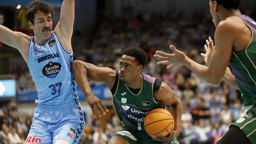 Basquetbolista honra a su madre jugando dos días después y brilla