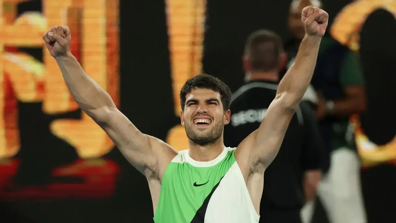 Carlos Alcaraz vence a De Miñaur y jugará primera semifinal en Australia