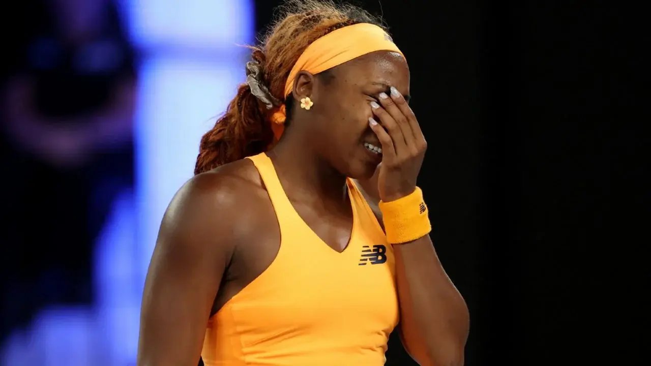 Coco Gauff rompe raqueta tras eliminación en Australia y reclama privacidad