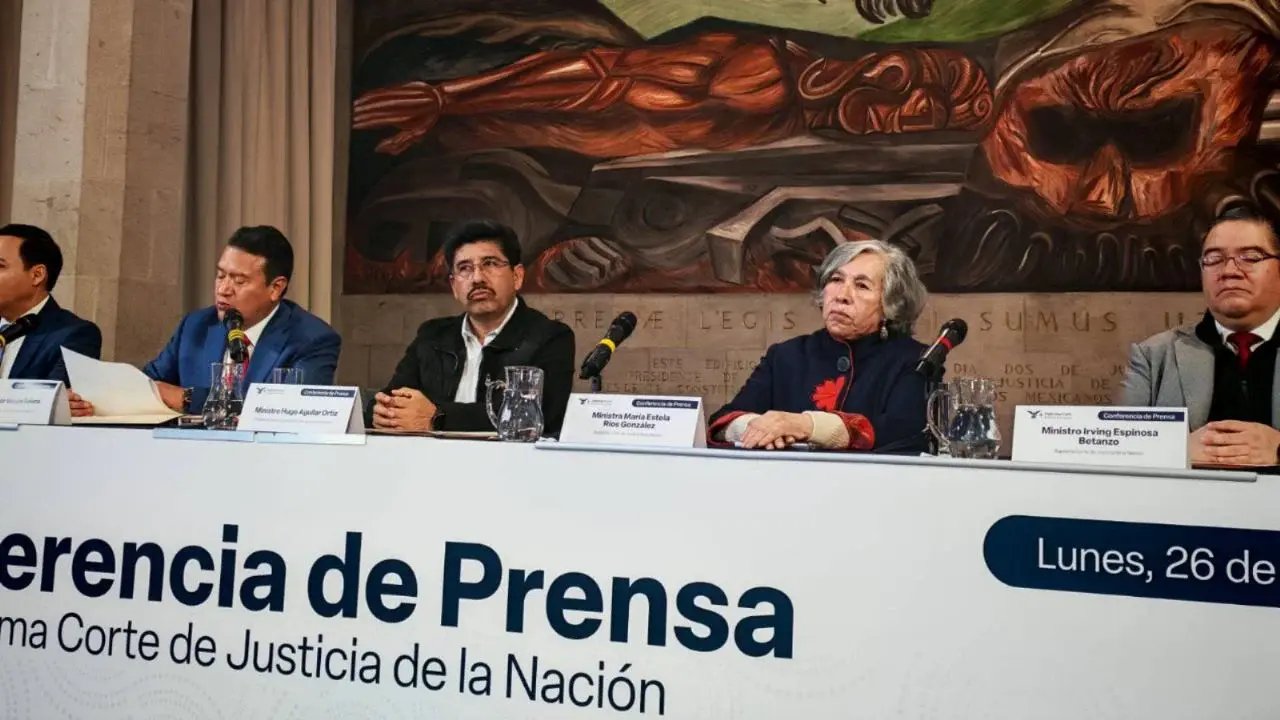 Corte acusa a exministros de comprar camionetas por debajo del mercado