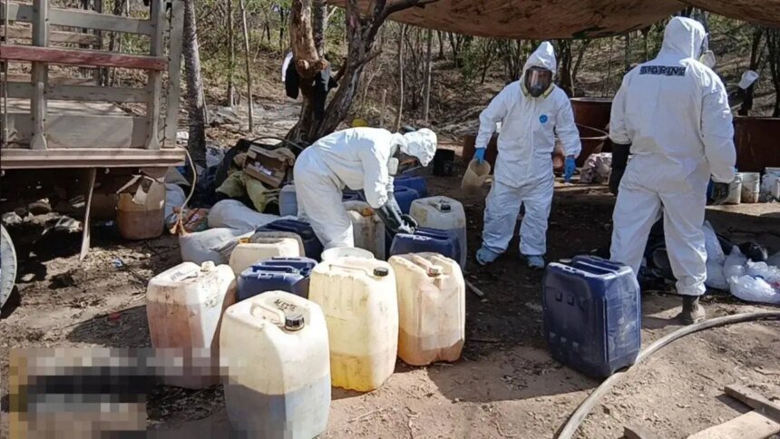 Desmantelan tres laboratorios clandestinos; aseguran 700 kg drogas y 12,000 litros precursores