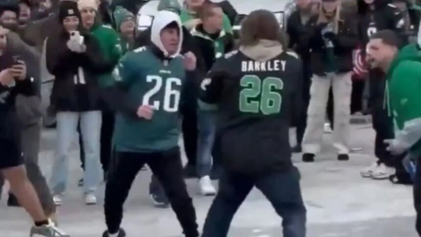 Enfrentamiento entre aficionados de Eagles fuera del estadio deja varios hospitalizados
