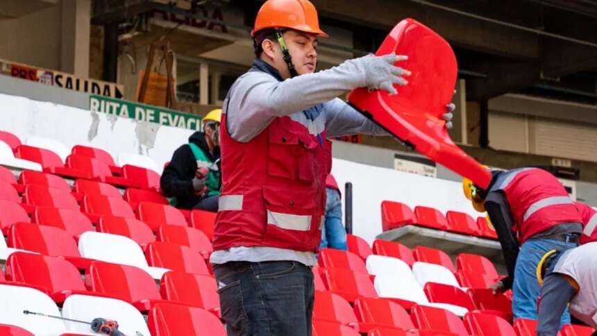 Estadio Azteca instala nuevas butacas rumbo a Mundial 2026