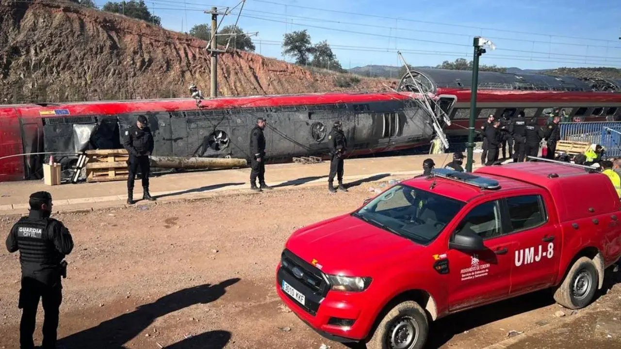 Funeral y homenaje a víctimas del descarrilamiento en España