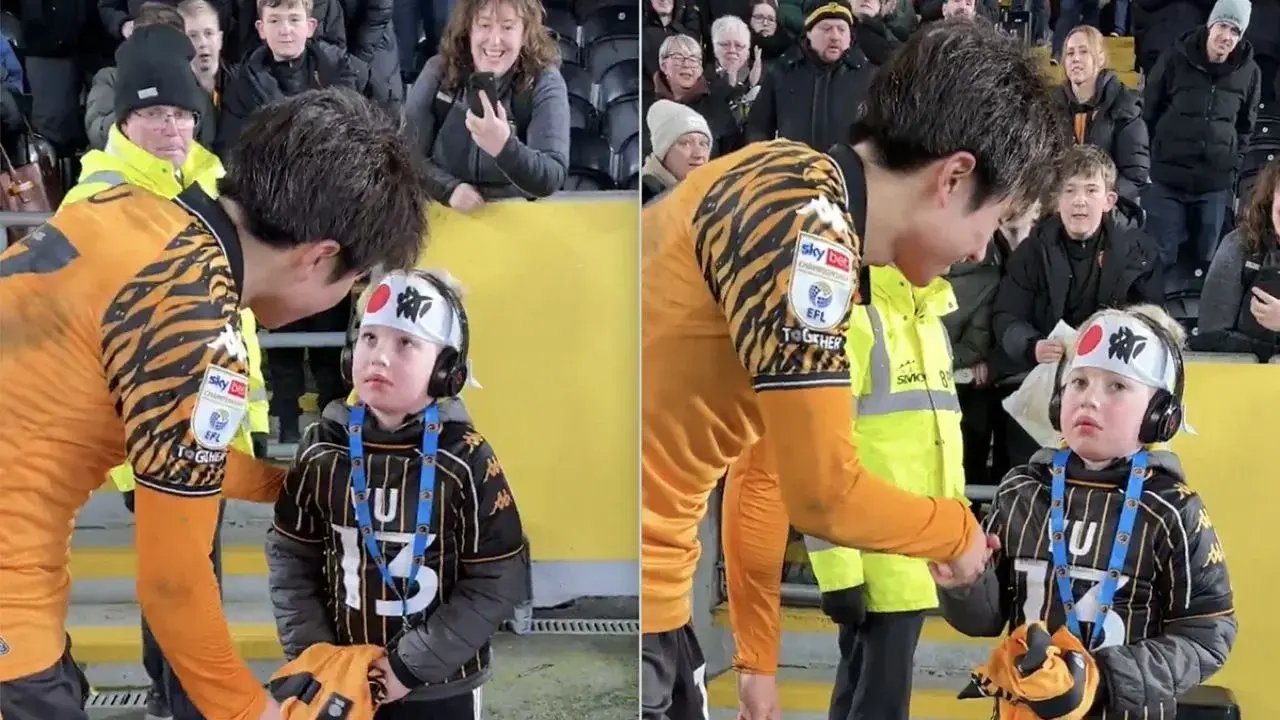 Futbolista japonés del Hull City regala camiseta a niño autista