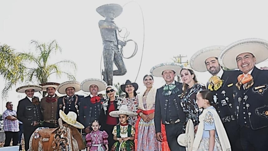 Honran al Deporte Nacional con donación de escultura “La Charrería”