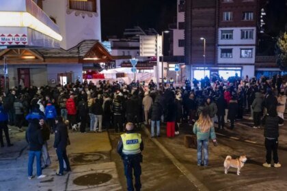 Incendio en bar suizo deja nueve franceses heridos y ocho desaparecidos