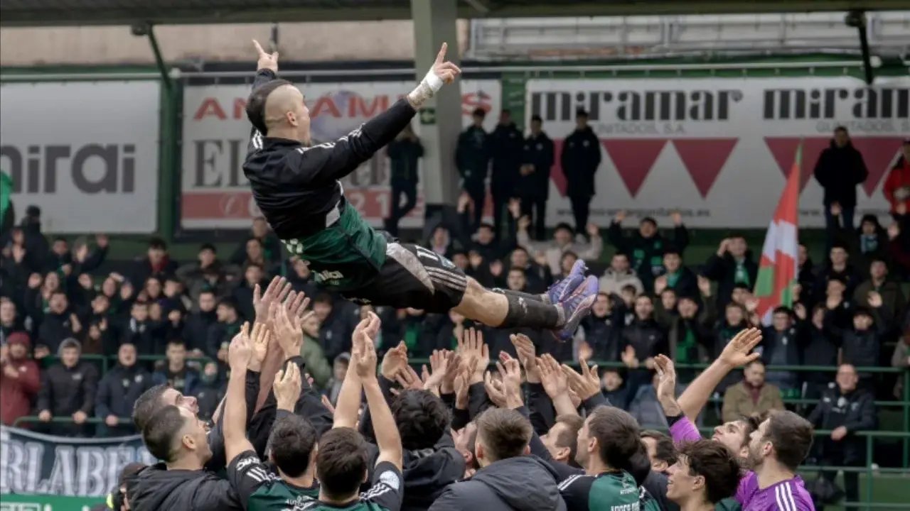 Jugador de 33 años deja el fútbol por plaza de bombero