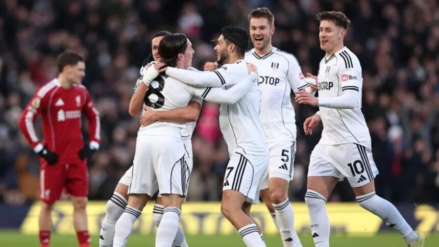 Raúl Jiménez da asistencia de primera intención en empate tardío del Fulham