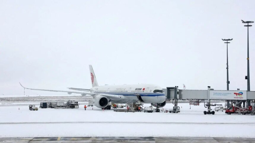 Segunda jornada de intensas nevadas en Europa provoca cancelaciones y bloqueos viales