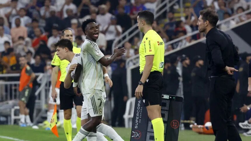 Simeone se burla de Vinícius tras discusión en el derbi de Madrid