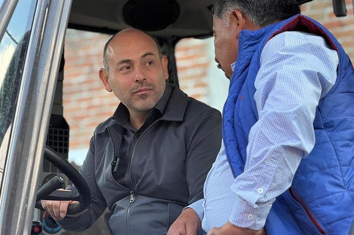 Tarímbaro: presidente municipal acompaña entrega de nueva maquinaria al COMAPAT