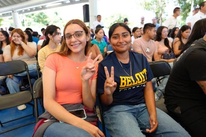 Universidad Rosario Castellanos anuncia oferta académica en Múgica, Michoacán