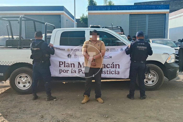 Vecinos de Taretan, Michoacán retienen a hombre señalado por secuestro virtual