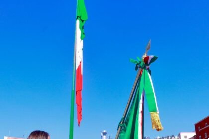 Abanderan 25 escoltas escolares en Guanajuato por Día de la Bandera