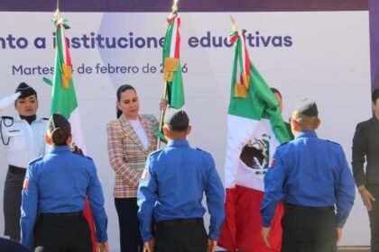Abanderan a escoltas de instituciones educativas en Irapuato
