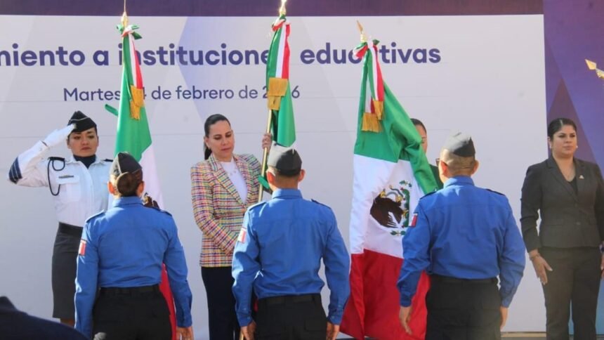 Abanderan a escoltas de instituciones educativas en Irapuato