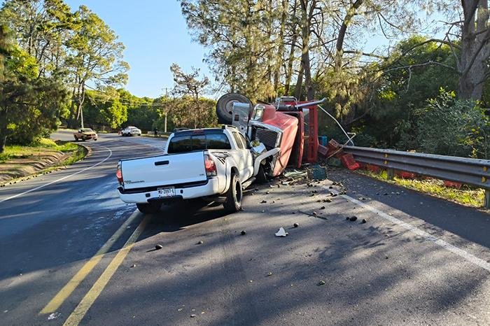 Accidente en la carretera Uruapan–Los Reyes deja mujer lesionada en Michoacán
