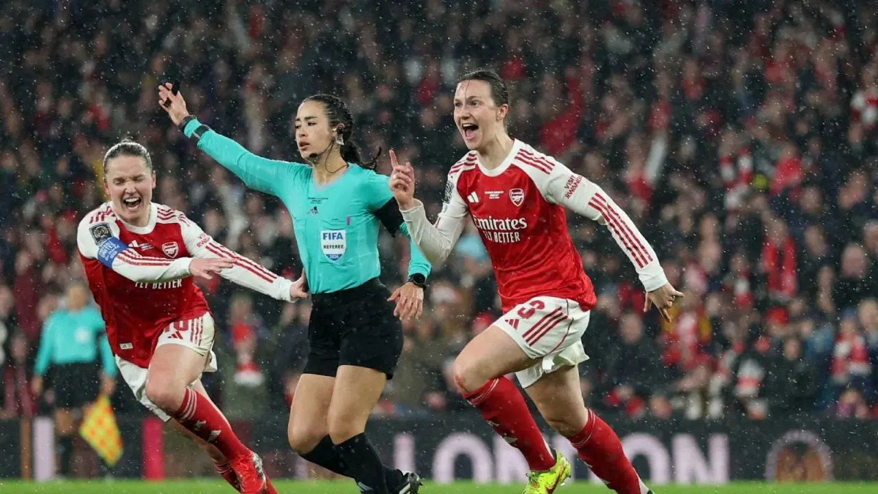 Árbitra Katia Itzel García recibe elogios tras final de Supercopa FIFA