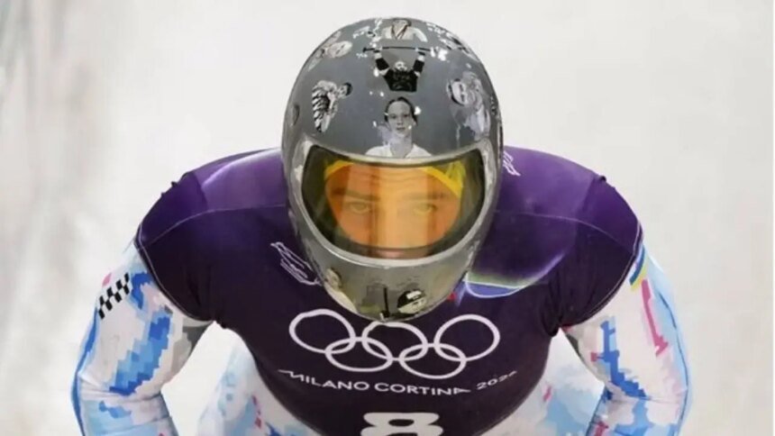 Atleta ucraniano recibe 200.000 dólares tras descalificación por casco en homenaje