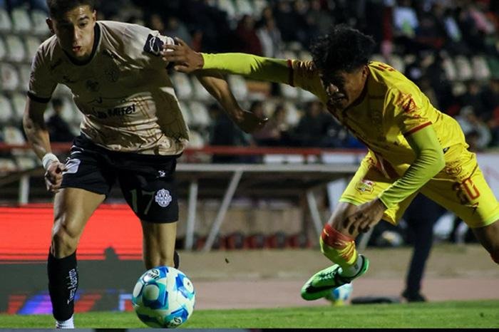 Atlético Morelia rescató empate en Zacatecas con diez hombres