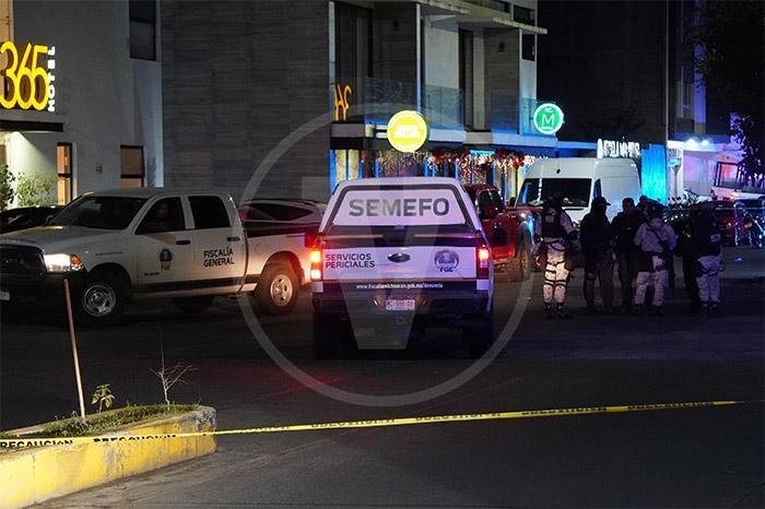 Autoridades de Zamora investigan doble homicidio frente al bar The Madison