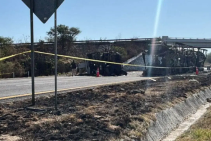 Casi cuatro horas de bloqueo en carretera Lagos de Moreno-Zapotlanejo, Jalisco
