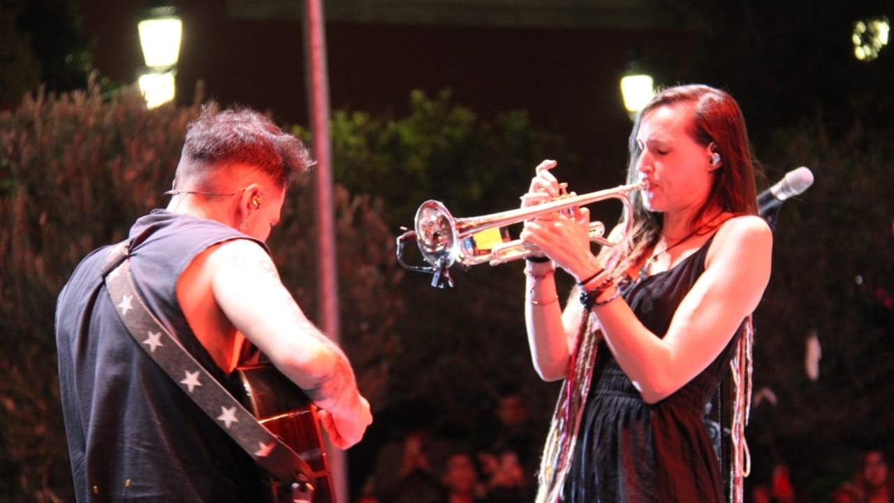 Celebran irapuatenses 479 años de fundación con Jenny and the Mexicats