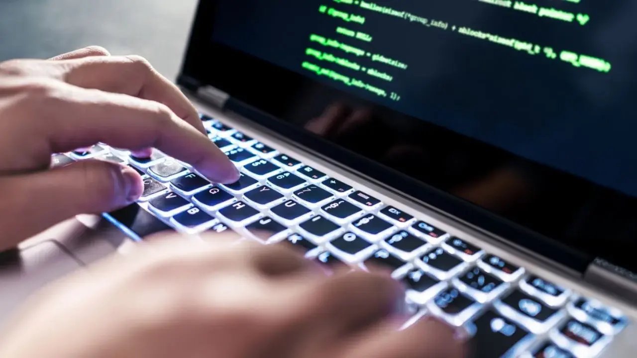 Comisión Nacional de Seguros y Fianzas admite hackeo; cédulas expuestas en CDMX