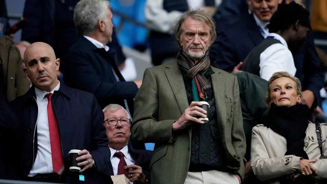 Copropietario del Manchester United se disculpa tras críticas por comentario sobre inmigración