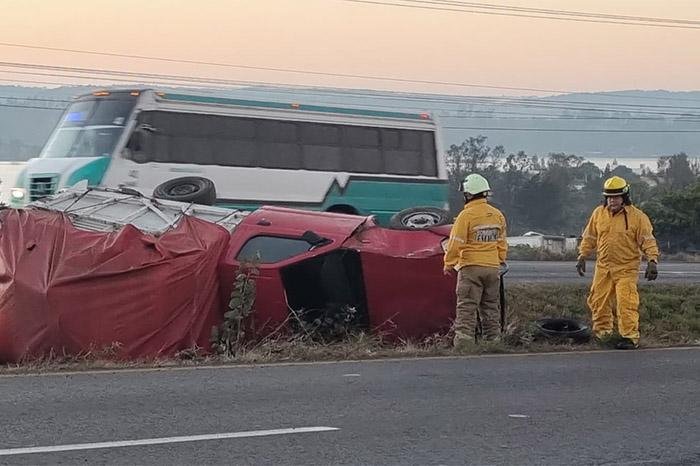 Doble volcadura en Morelia: cierre de ramal y salida a Pátzcuaro