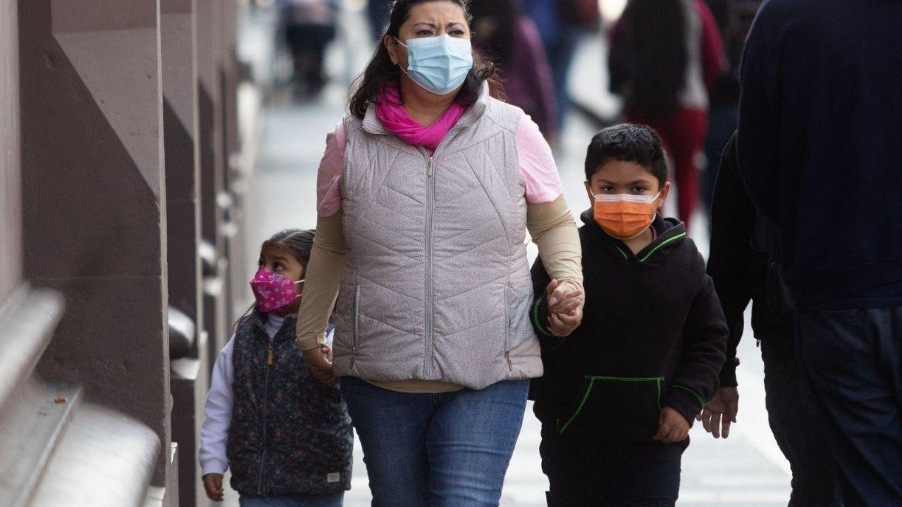 Edomex impone uso obligatorio de cubrebocas en escuelas para prevenir sarampión