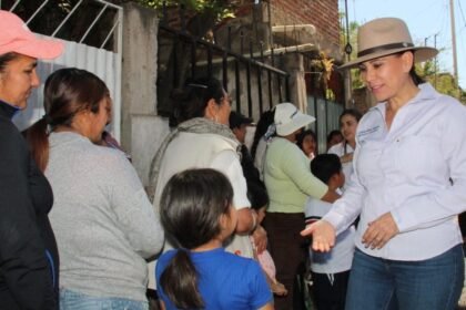 Escuchan a vecinos y vecinas de Santa Elena de la Cruz en Irapuato