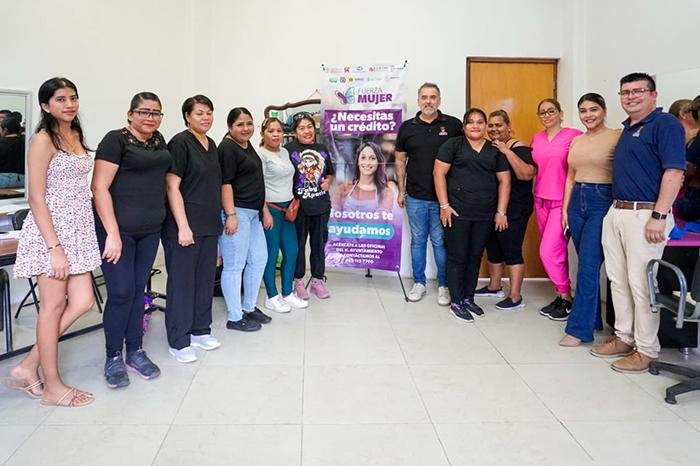 Fomento Económico y Departamento de la Mujer ofrecen créditos en Lázaro Cárdenas