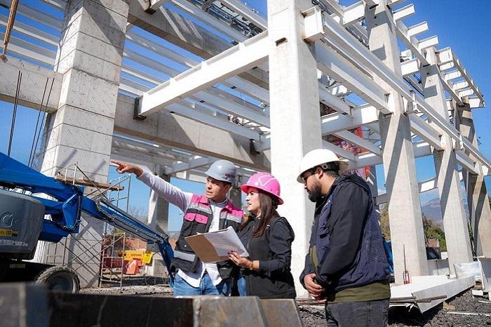 Gladyz Butanda supervisa construcción de garaje de cabinas del teleférico en Morelia