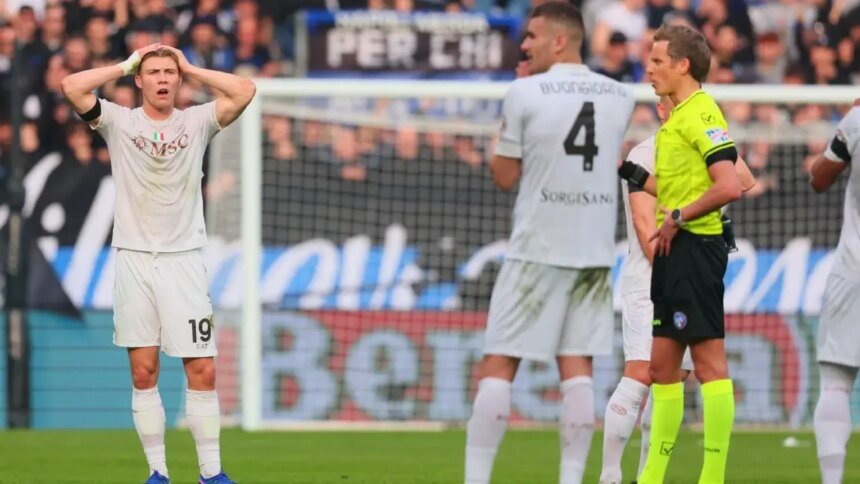 Hincha del Napoli apuñalado por su esposa tras discusión sobre el VAR