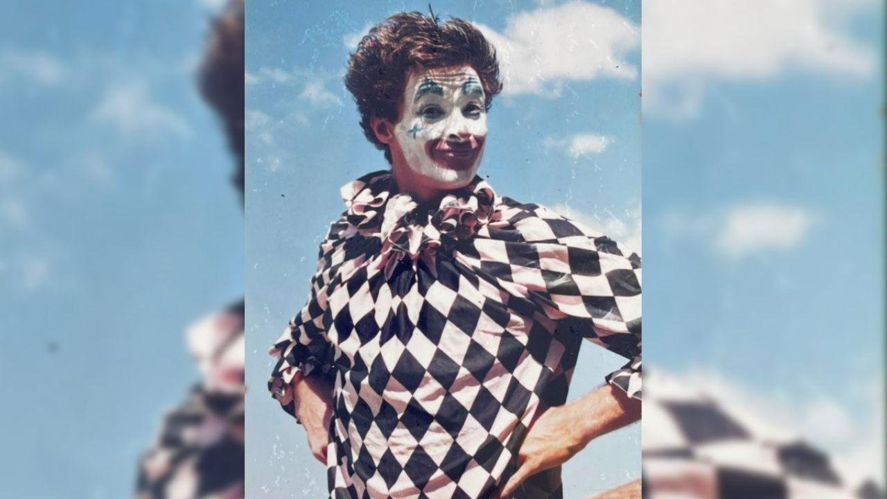 Hugh Jackman comparte fotos de su época como payaso en fiestas infantiles