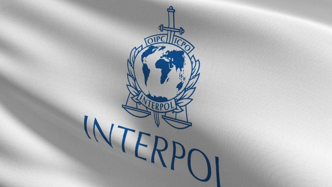 Interpol emite ficha roja contra magnate petrolero en Yakarta