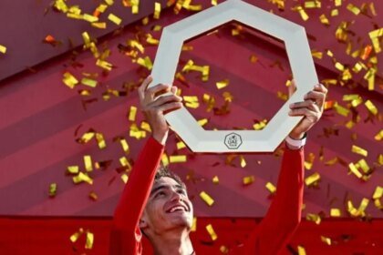 Isaac del Toro asciende al segundo puesto del ciclismo mundial