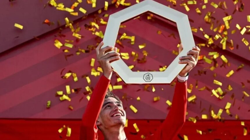 Isaac del Toro asciende al segundo puesto del ciclismo mundial