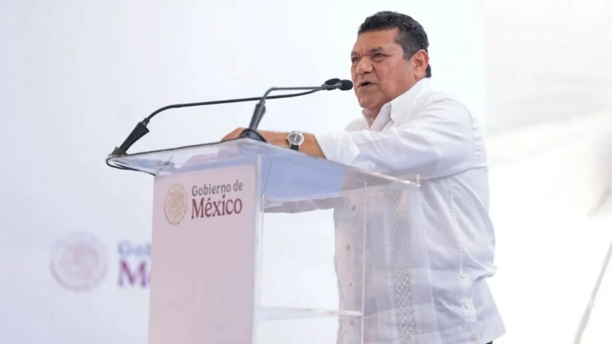 Javier May acude a hospital por molestia abdominal; no asiste a gabinete