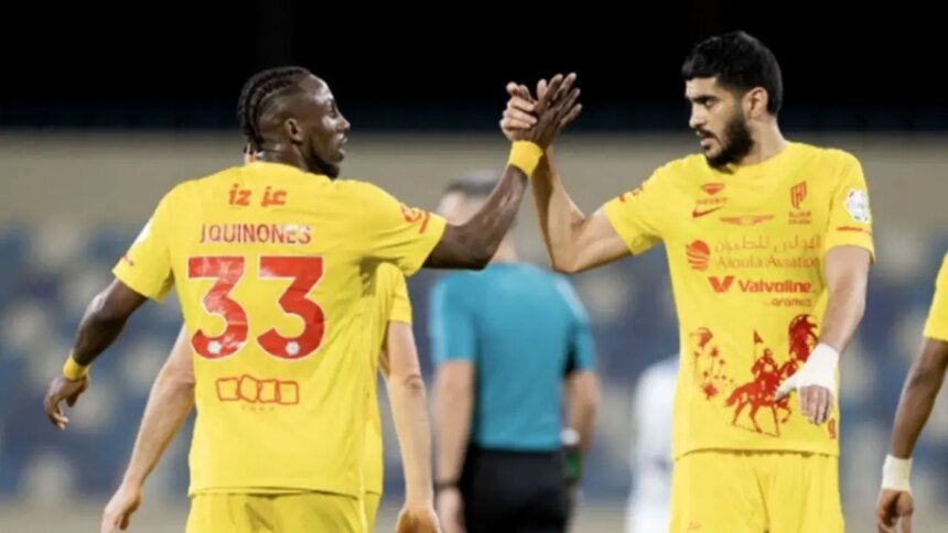 Julián Quiñones anota hat-trick en Arabia Saudí y supera a Cristiano