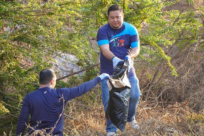 Lázaro Cárdenas (Michoacán) inicia limpieza de puente hacia La Mira