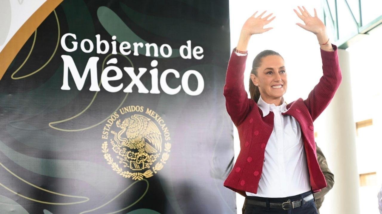 Maestros de telesecundaria de Ciudad de México exigen a Sheinbaum regularizar salarios
