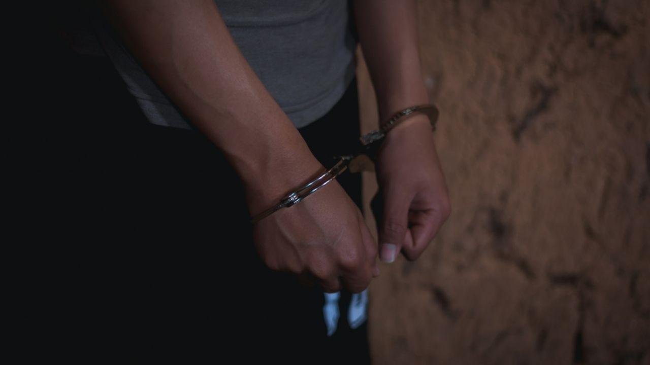 Menor de 13 acusado por apuñalar a dos niños en Reino Unido