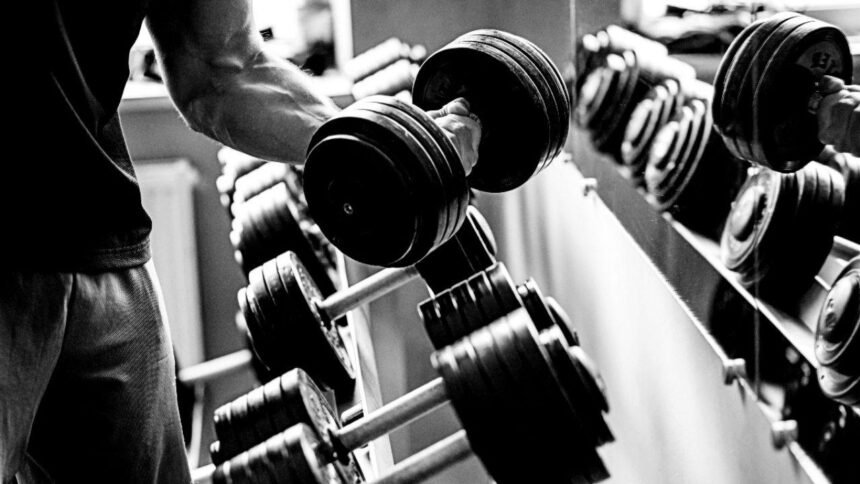 Muere joven de 22 años en gimnasio; investigan posible negligencia
