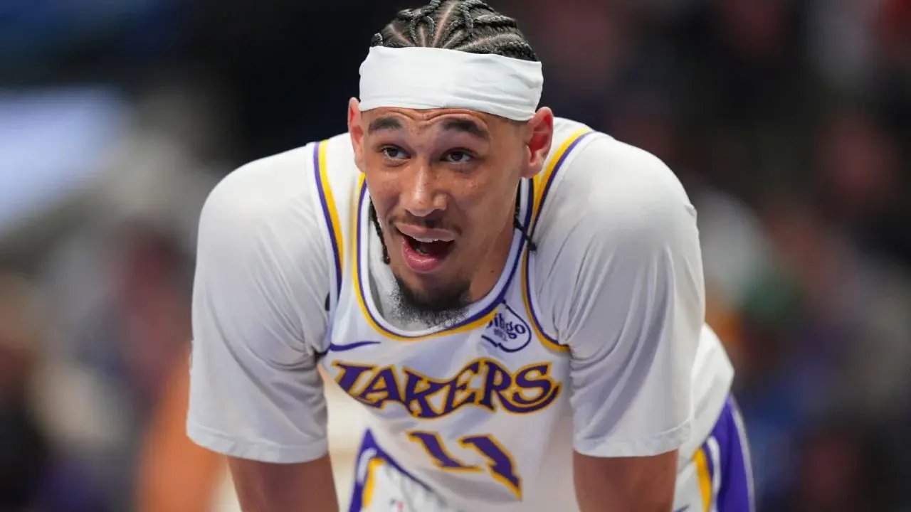 NBA suspende un juego a Jackson Hayes por empujar a mascota