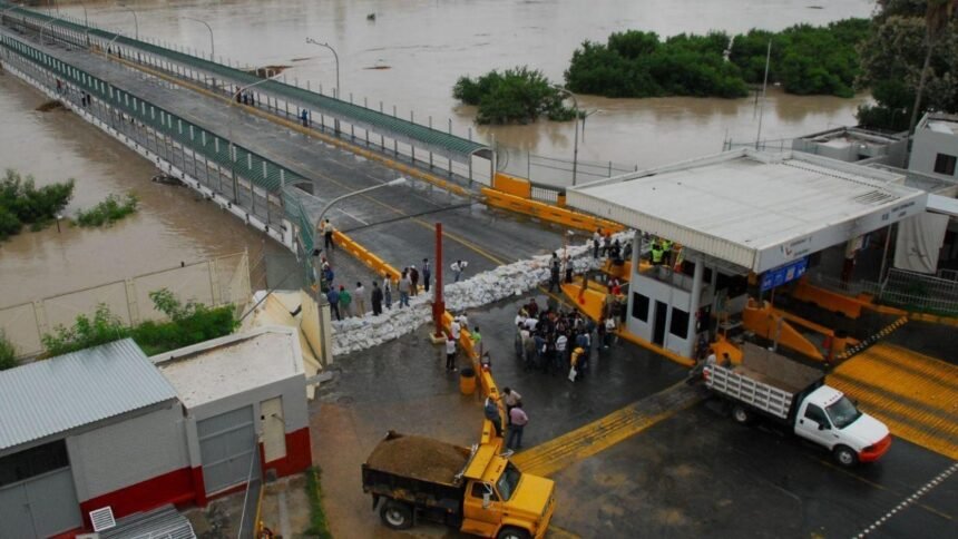 Nuevo Laredo y Reynosa enfrentan colapso de cruces por falla aduanera