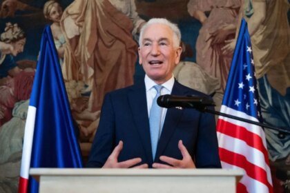 París prohíbe al embajador de EE. UU. reunirse con autoridades locales