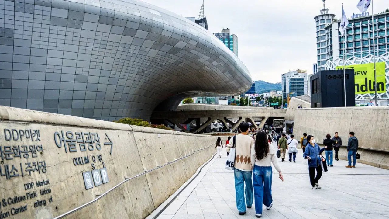 Partido en Corea del Sur expulsa a alcalde por proponer "importar" mujeres